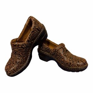 Born B.O.C. Peggy Boho Brown Tooled Leather Slip On Clogs Bohemian Granola Girl